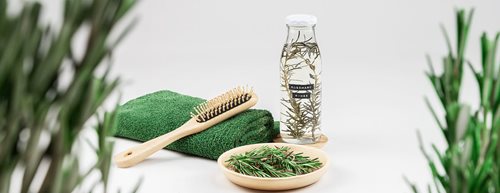 Ruzmarinova voda za kosu: jednostavan DIY recept i primena 