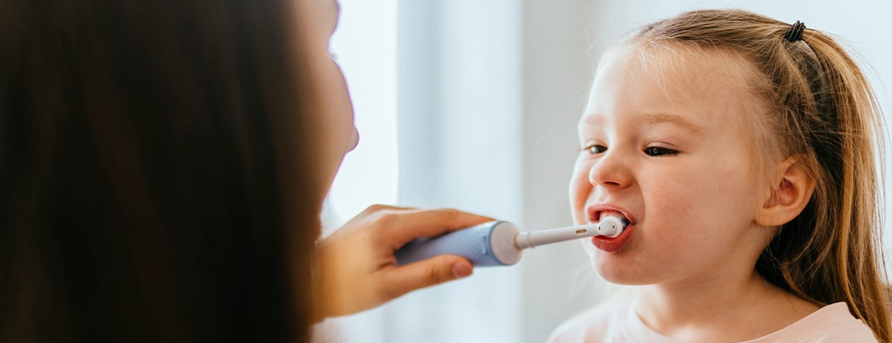 Električna četkica za zube: da li je bolji izbor za decu? 