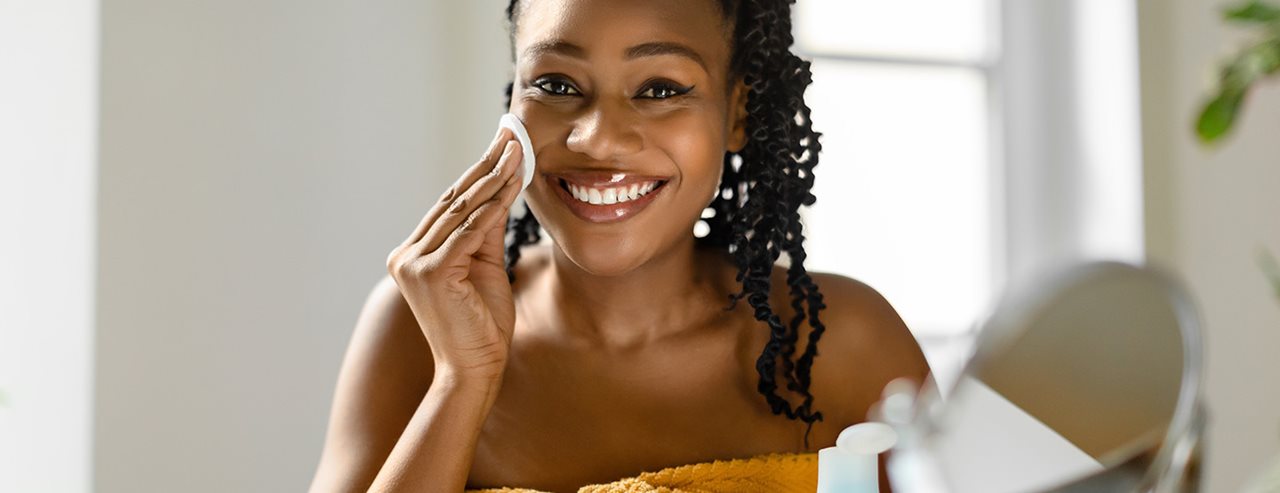 Kako da pravilno skinete šminku i očistite kožu? Saveti dermatologa 