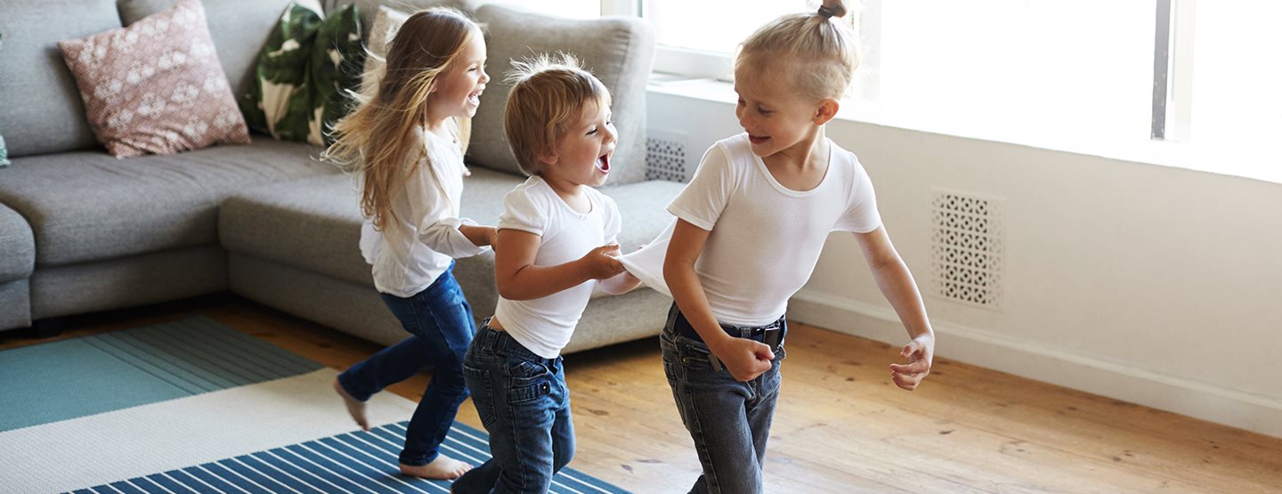 Upozorenje na loše vreme: ideje za igre u zatvorenom za decu svih uzrasta