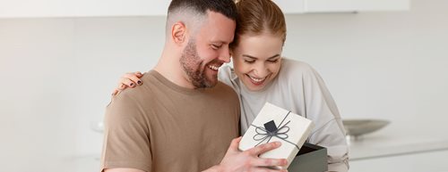 Pokloni za Dan zaljubljenih za njega: ove ideje će mu se dopasti