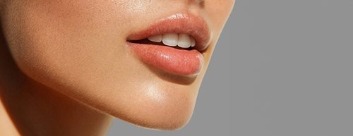 Lip tint i ostali aktuelni proizvodi: trendovi za usne za proleće 2025.