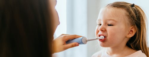 Električna četkica za zube: da li je bolji izbor za decu? 