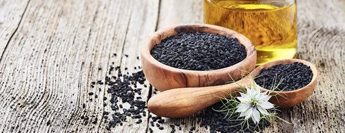 Ulje crnog kima: savetnica za ishranu objašnjava kako da ga koristite i kako deluje